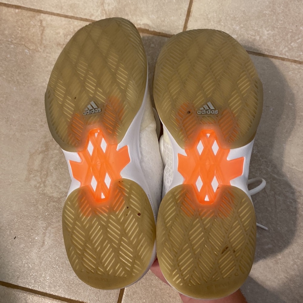 Adidas white tennis shoes size 7 - Picture 3 of 3